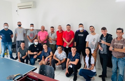 Empresário de Marmeleiro voluntariamente realiza serviços de Barbearia em pacientes do CAPS AD III 